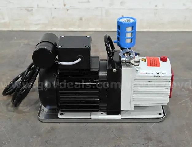 Pfeiffer DUO 3 vacuum pump