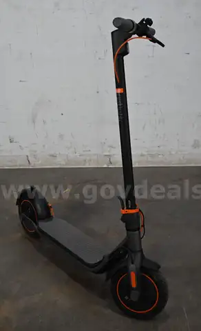 Segway Ninebot F35 Electric Scooter w/24.9 Max Operating Range &#x26; 18.6 mph Max Speed *Working