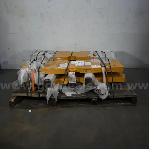Lot of (4) 840lb Deere &#x26; Company AT140709 Counterweight Balances