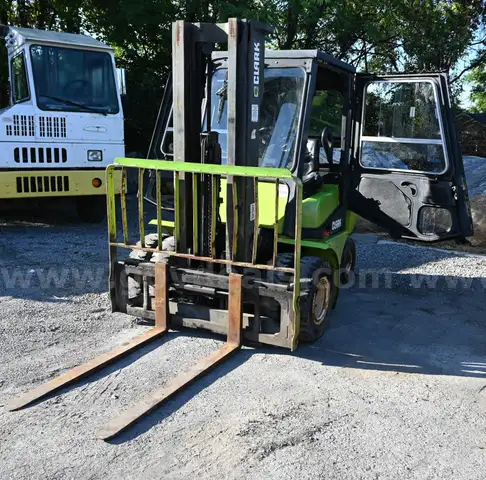 Clark CGP 25 Gasoline Forklift