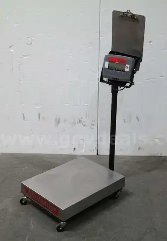 Ohaus Defender 3000 Scale