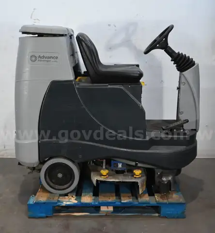 Advance Advenger Ecoflex Ride On Floor Machine