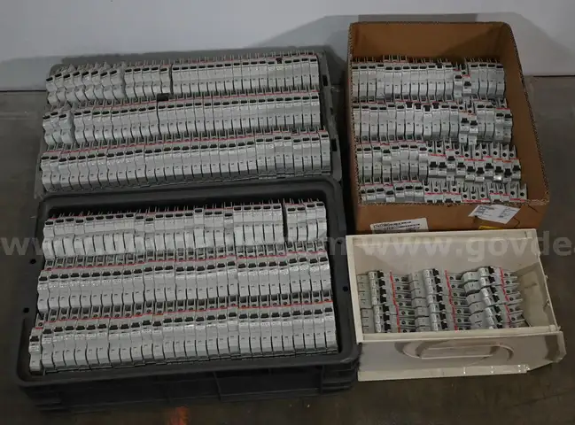 Lot of (530) ABB Type SU401M Circuit Breakers