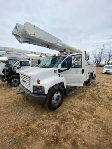 2004 GMC C8500 Utility Bucket Truck - Tree Service - 65,000 mi.