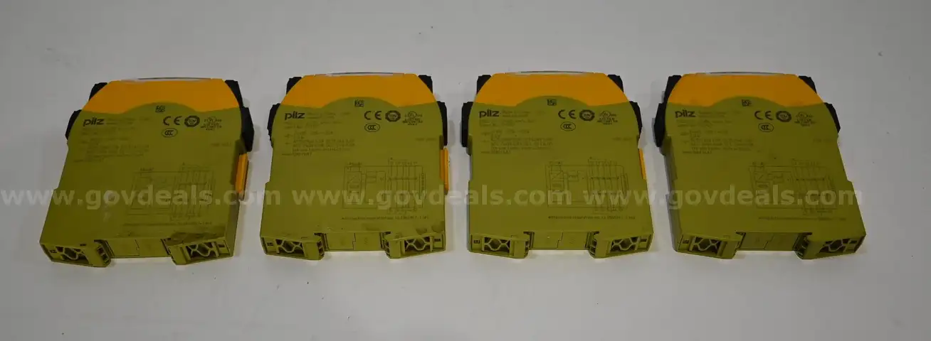 Lot of (4) PILZ Safety Relay PNOZ s7c 24VDC 4n/o 1n/c 751107
