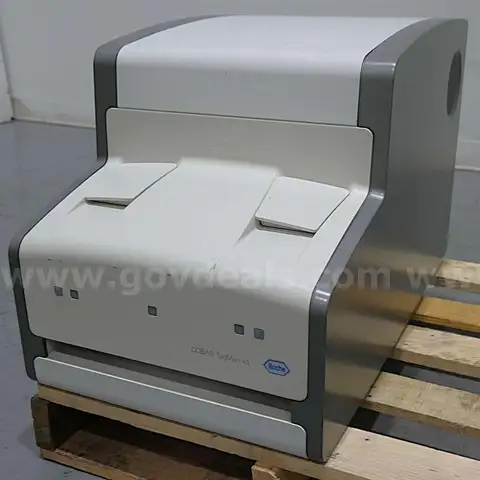 Roche Cobas TaqMan 48 PCR Analyzer