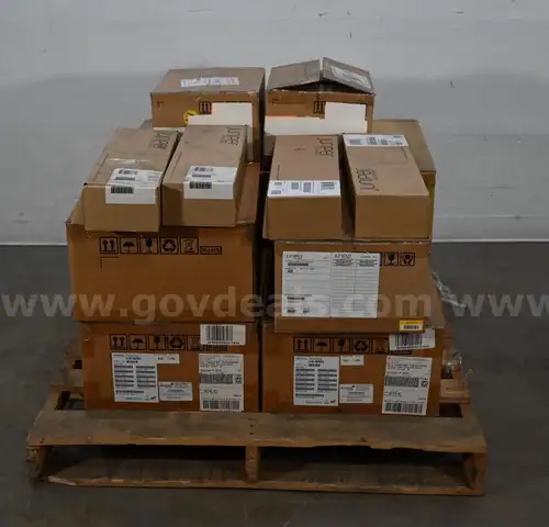 Lot of Network Equipment (Access points, power supplies, cables)