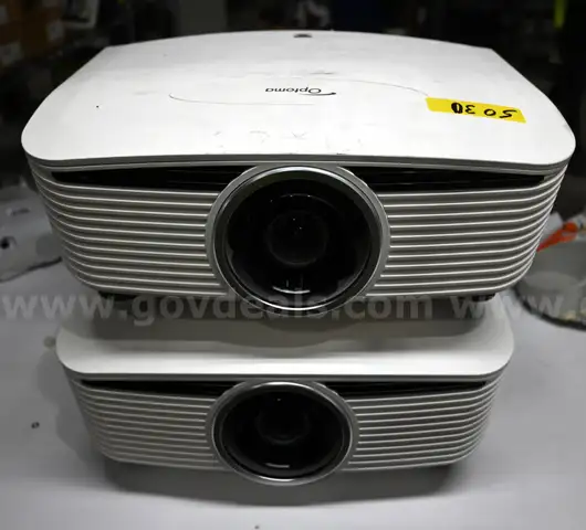 Lot of (2) Optoma Projector DAXLZU