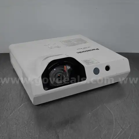 Panasonic TW351R WXGA LCD Projector PT-TW351R w/ 270 Lamp Hours