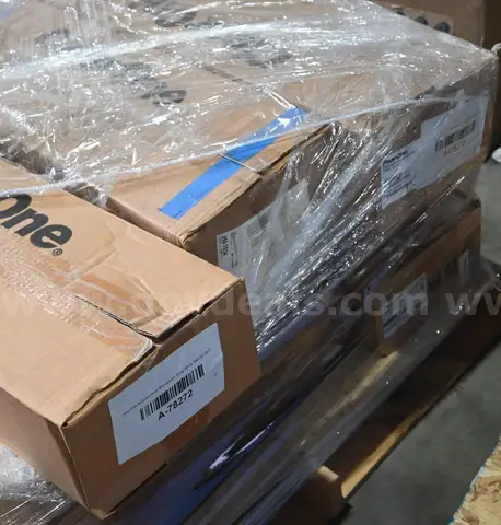 Lot of () ClearOne Beamforming Microphone Array White