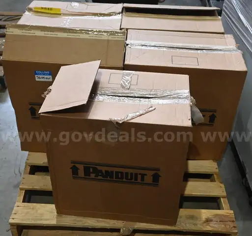 Lot of (30) NEW Panduit WMP1E PatchLinK Horizontal Cable Manager