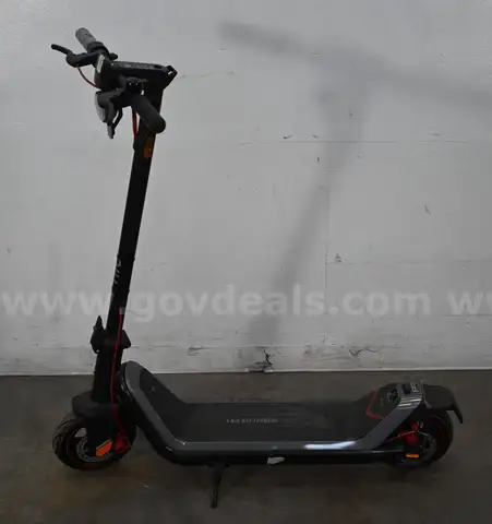 Niu KQi3 E-Scooter