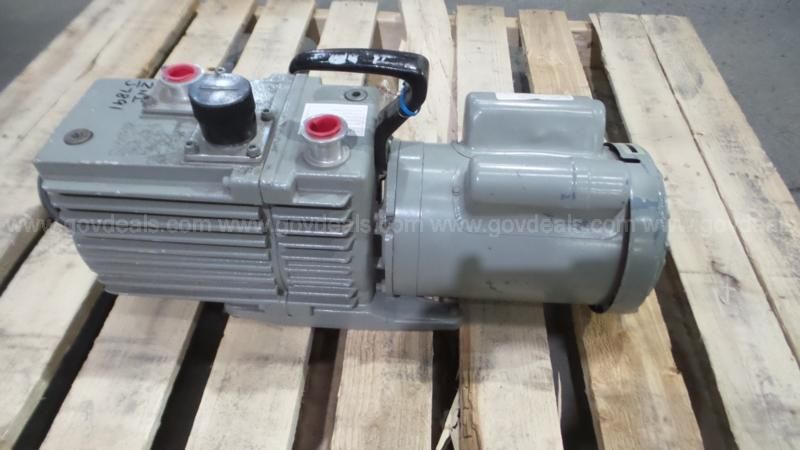 Leybold Trivac Rotary Vane Dual Stage Mechanical Vacuum Pump, 115/200 ...