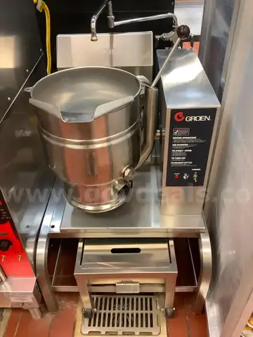 Groen Kettle with Stand