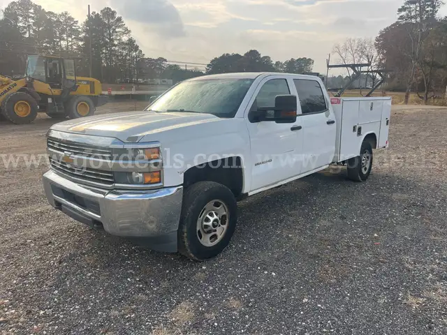 2015 Chevrolet Silverado 2500HD Crew-Cab Service Truck