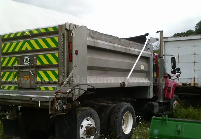 2008 INTERNATIONAL 7400 TANDEM AXLE DUMP TRUCK