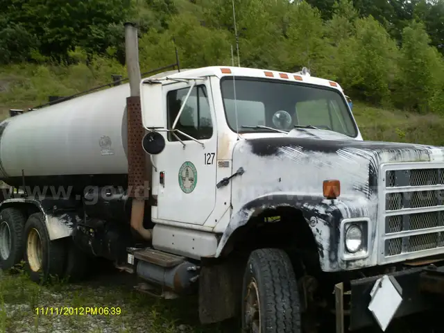 1987 INTERNATIONAL 2500 TAR SPREADER, TANDEM AXLE