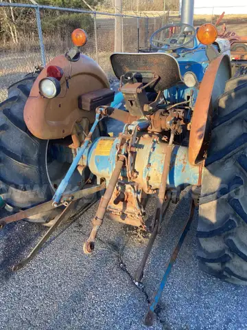 3910 Ford Tractor