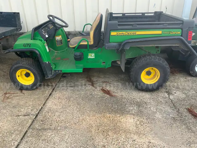 2015 JOHN DEERE GATOR TX   GAS   PR15   TILT BED