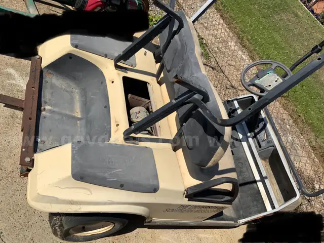 CLUB CAR GOLF CART