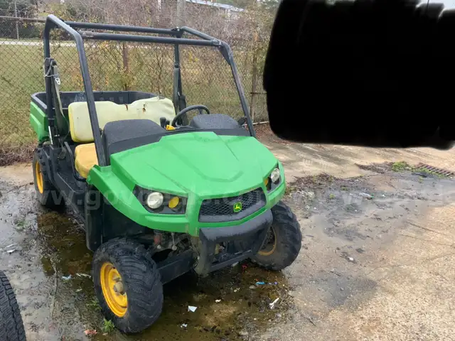 2017 JOHN DEERE PR 15 - XUV560.       4x4   GATOR