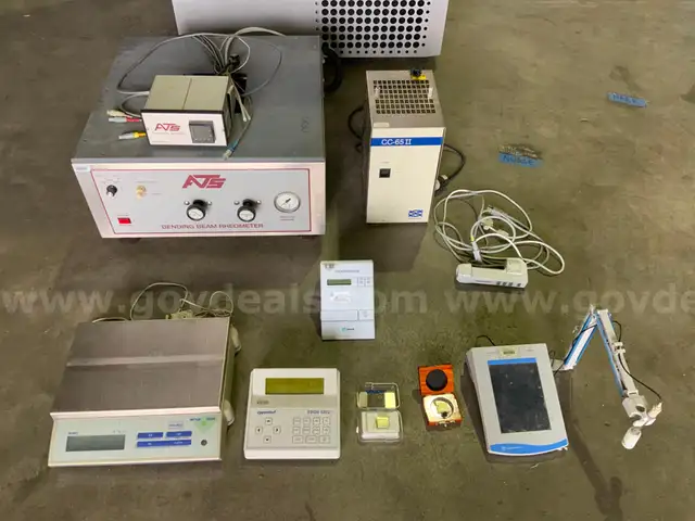 LOT OF VARIOUS PIECES OF SCIENTIFIC EQUIPMENT