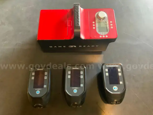 LOT OF VARIOUS PIECES OF MEDICAL EQUIPMENT