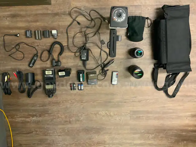 LOT OF VARIOUS PIECES OF CAMERA EQUIPMENT
