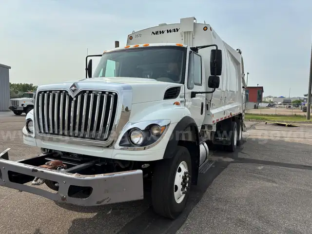 2014 International 7400 Rear Loading Garbage Truck