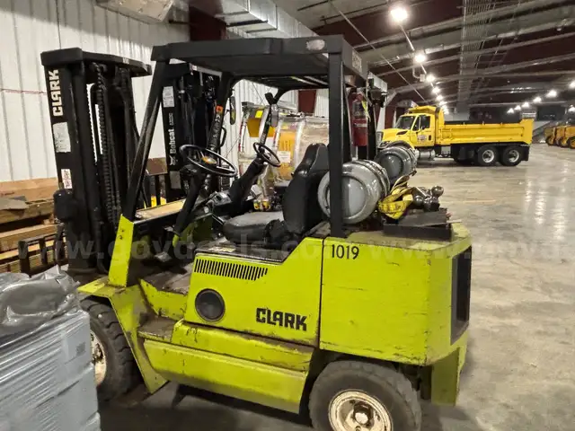 1990 Clark GPX30 LP Forklift