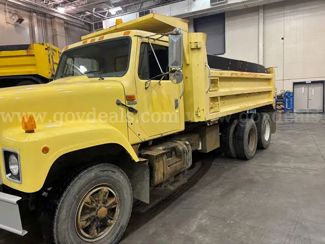 2001 International 2554 Dump Truck