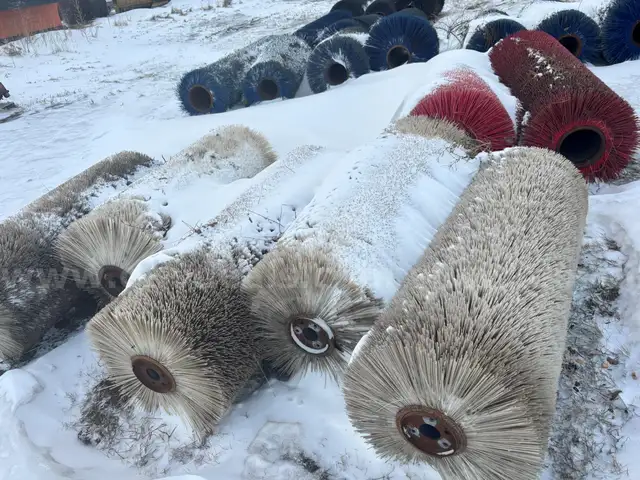 Set of 5 white broom sweepers - Cattle / Cow Scratchers
