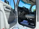 2016 Kenworth T680 4x2 S/A Day Cab Truck Tractor