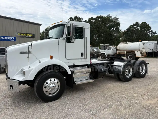 2015 Kenworth T800 6X4 T/A Day Cab Truck Tractor