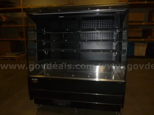 (1) Federal Industries Self Serve Refrigerated Display