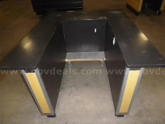 (1) Portable Cashier Stand