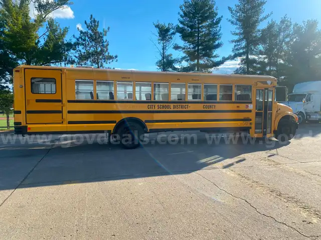2003 International School Bus w/ Lift