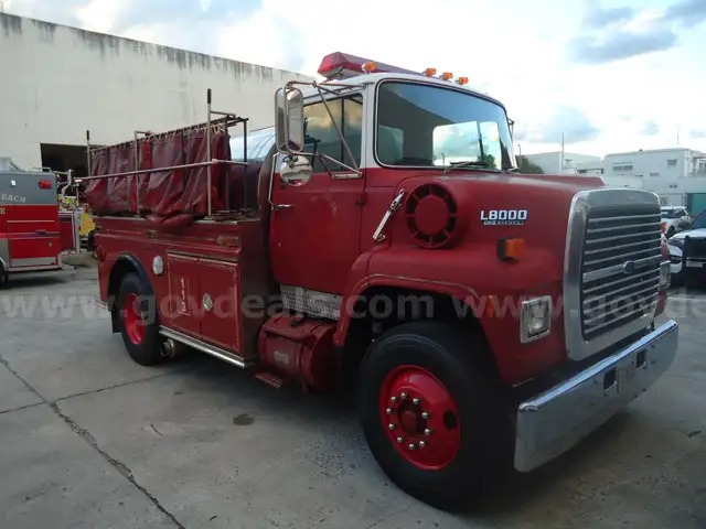 1989 Ford L8000 Tender/Water Tanker (Video)