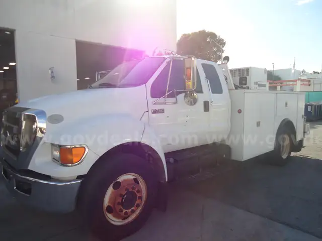 2009 Ford F-750 4x2 DRW Utility W/Stellar Crane