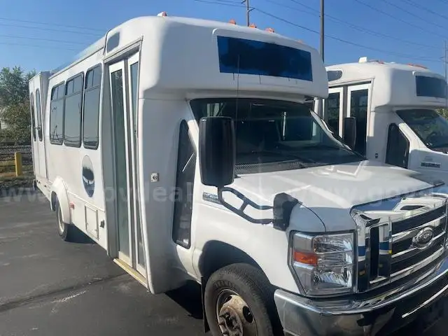 2019 FORD E450