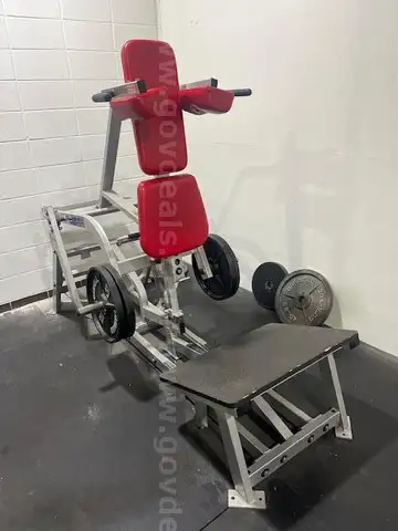 Hammer Strength V-Squat Machine