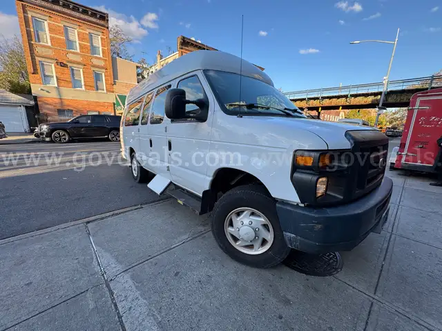 2008 Ford Econoline - With Wheelchair Lift - SEE VIDEO