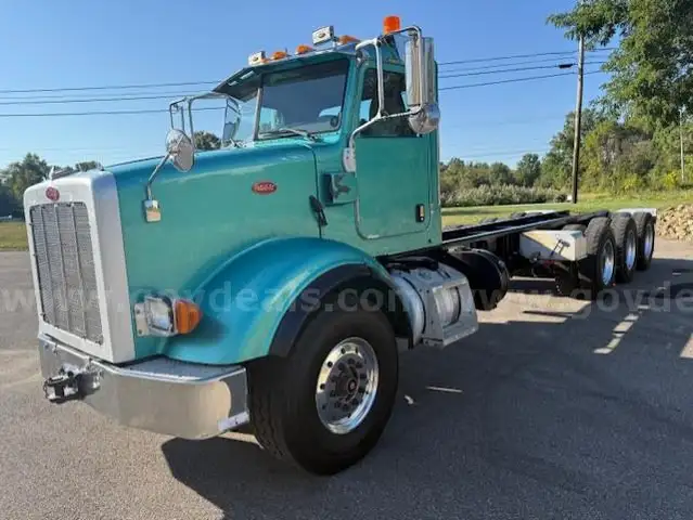 2014 Peterbilt 365 Tri/A Cab & Chassis