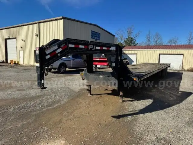 2018 PJ Trailers T/A Flatbed Trailer
