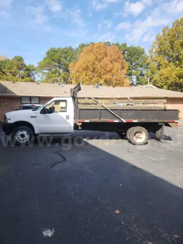 2002 F-550 dump truck