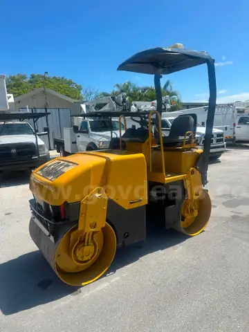 2001 Caterpillar CB214D Smooth Drum Roller
