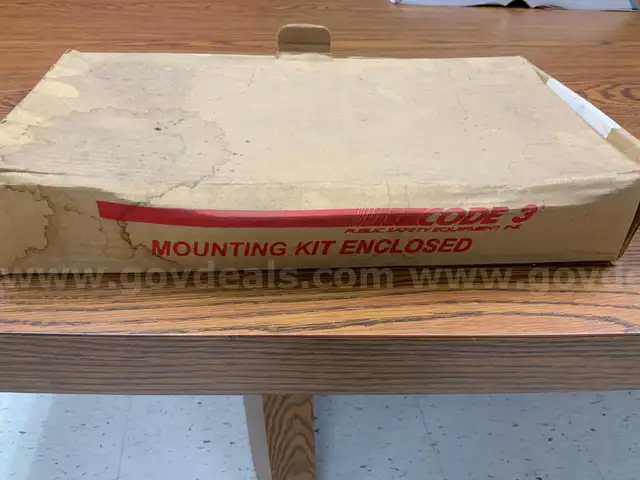 Code 3 GM Full Size Pickup Roof Mount