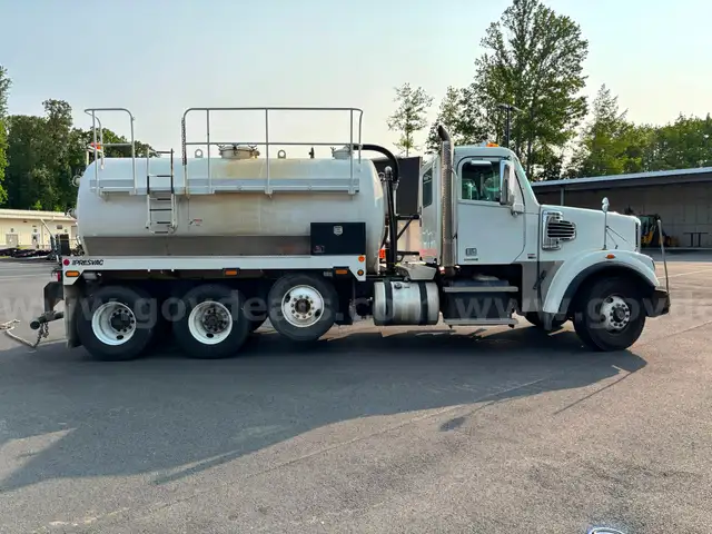 2012 Freightliner Coronado septic pump truck