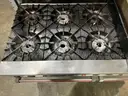 Vulcan 6-burner gas range w/ griddle &#x26; double ovens &#x2013; non-functional
