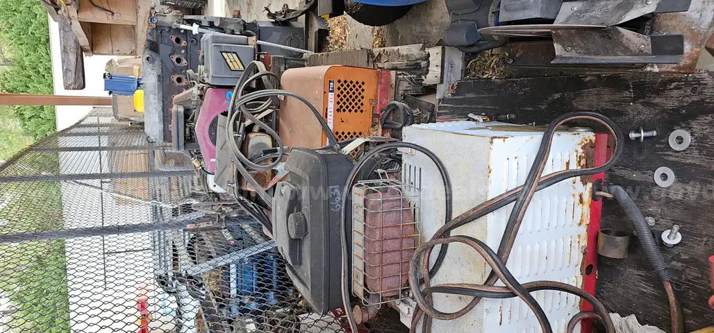 Lot of 12/24 Volt jump start units